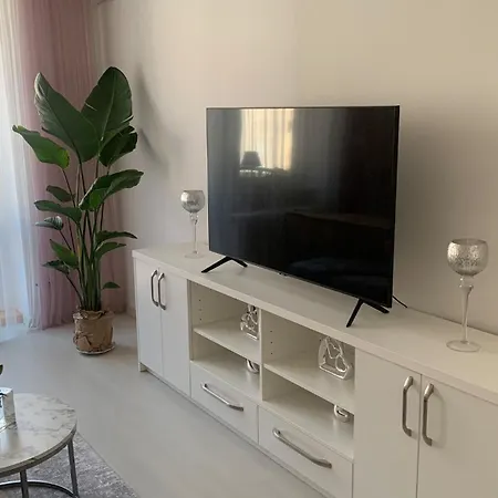 Bright Apapartment In The Heart Of דירה *